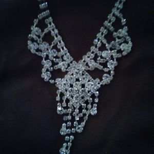Beautiful rhinestone necklas never warn.